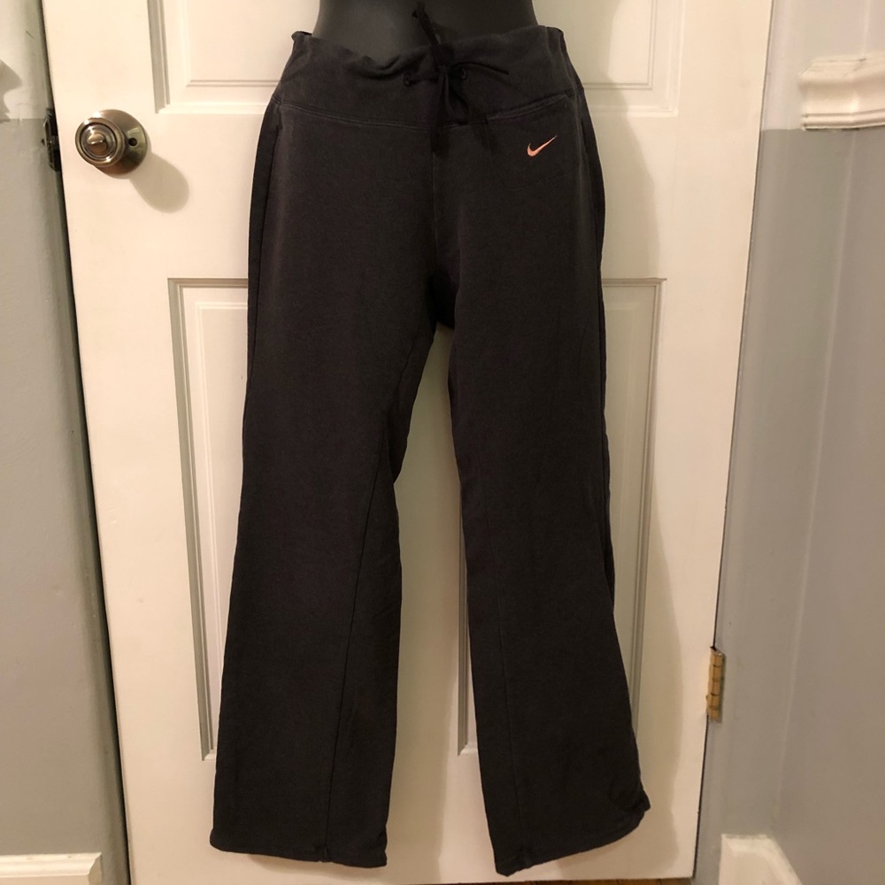 Nike women’s gray size small sweat pants.